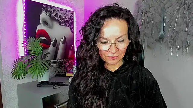 HelenLuxx online show from 04/23/26, 03:13