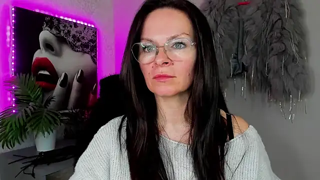 HelenLuxx online show from 04/08/26, 03:13