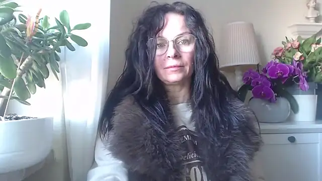 HelenLuxx online show from 11/06/25, 07:45