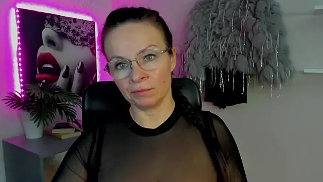 HelenLuxx online show from 03/21/25, 06:38