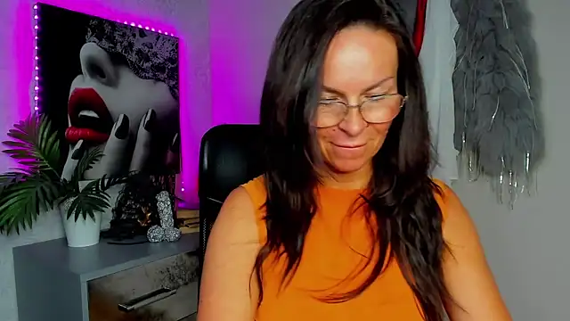 HelenLuxx online show from 05/29/26, 03:40