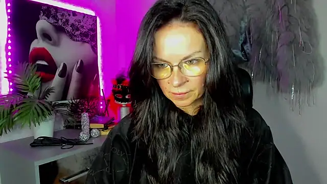 HelenLuxx online show from 04/18/26, 05:32