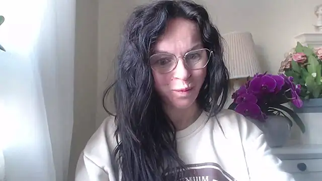 HelenLuxx online show from 10/29/25, 07:07