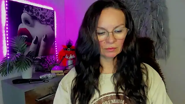 Snapshot of HelenLuxx chatting on 03/02/26, 02:46 HelenLuxx online show from 03/02/26, 02:46