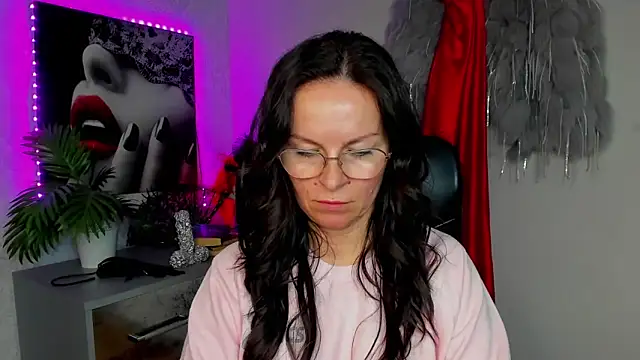 HelenLuxx online show from 03/19/26, 03:45