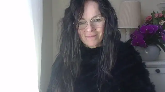 HelenLuxx online show from 10/24/25, 06:12