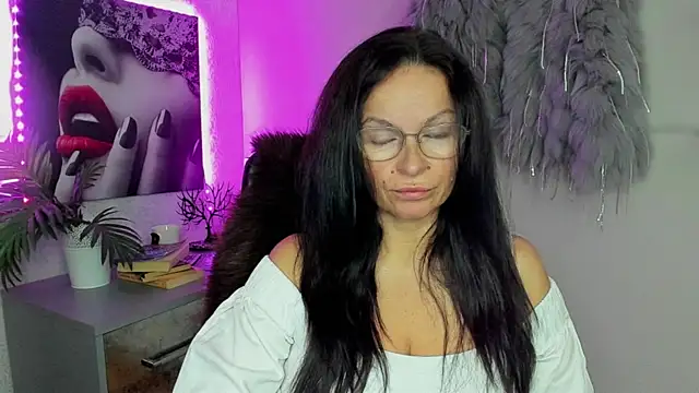 HelenLuxx online show from 10/08/25, 05:42