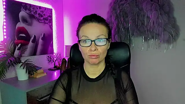 HelenLuxx online show from 10/04/25, 06:26