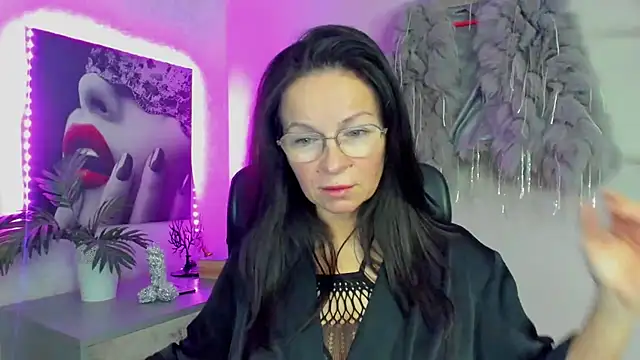 HelenLuxx online show from 11/29/25, 08:14