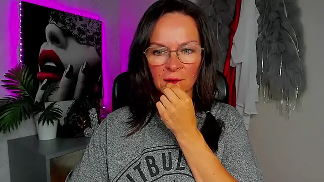 HelenLuxx online show from 05/28/26, 02:34
