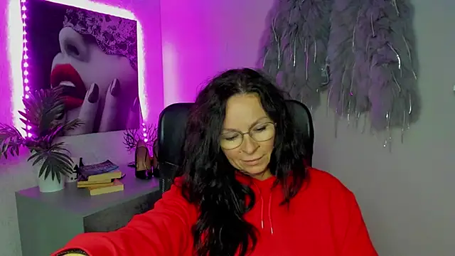 HelenLuxx online show from 10/16/25, 05:43