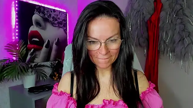 HelenLuxx online show from 05/01/26, 05:56