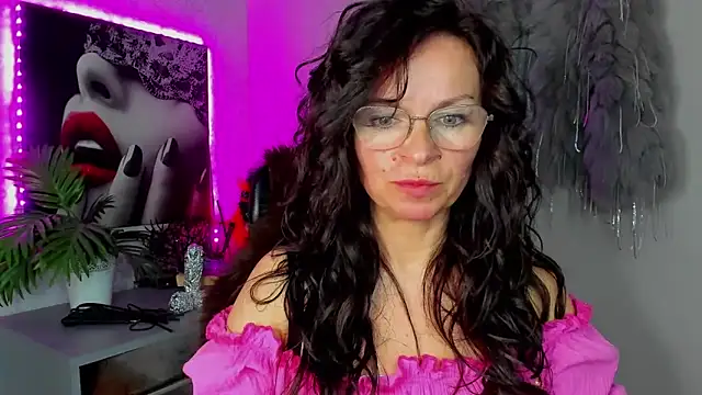 HelenLuxx online show from 04/14/26, 04:23