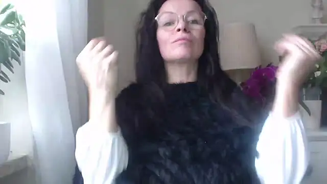 HelenLuxx online show from 10/27/25, 07:20