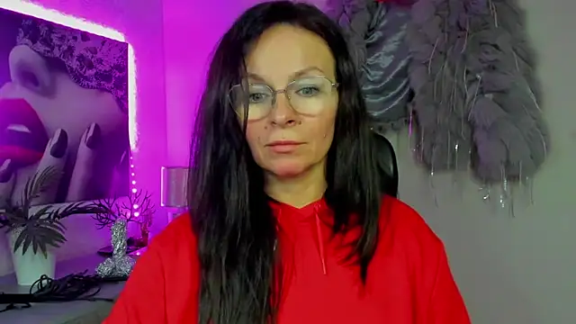 HelenLuxx online show from 12/18/25, 05:28