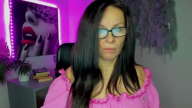 HelenLuxx online show from 10/13/25, 06:15