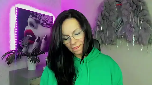 HelenLuxx online show from 11/27/25, 05:24