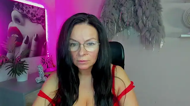 HelenLuxx online show from 11/21/25, 06:56