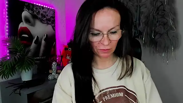 HelenLuxx online show from 04/10/26, 02:57