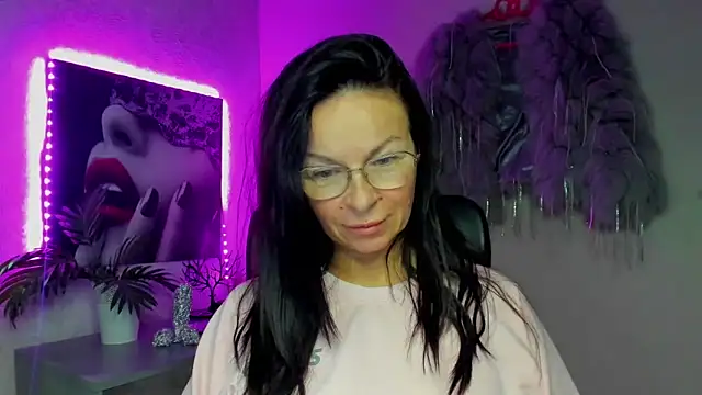 HelenLuxx online show from 11/30/25, 07:03