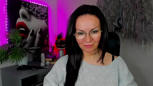 HelenLuxx online show from 04/20/26, 03:13
