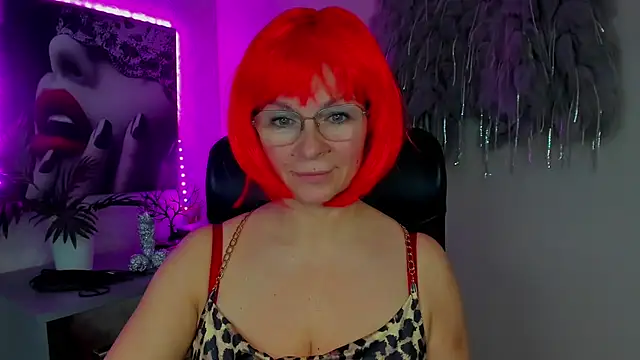 Snapshot of HelenLuxx chatting on 01/14/26, 05:27 HelenLuxx online show from 01/14/26, 05:27