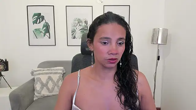 Snapshot of leslyflorez chatting on 02/20/25, 08:47 leslyflorez online show from 02/20/25, 08:47