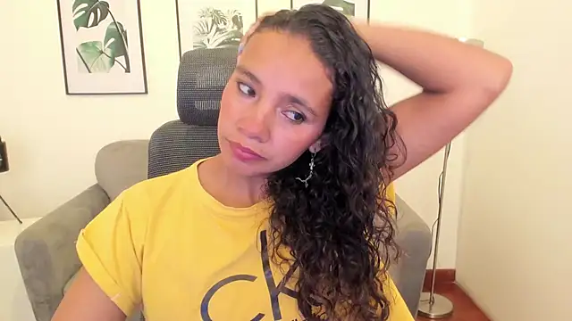 Snapshot of leslyflorez chatting on 02/22/25, 09:04 leslyflorez online show from 02/22/25, 09:04