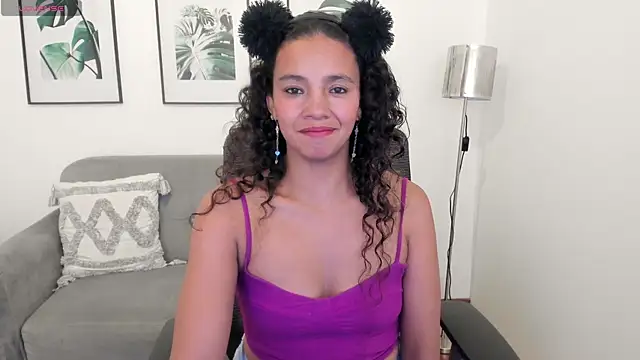 Snapshot of leslyflorez chatting on 02/19/25, 12:14 leslyflorez online show from 02/19/25, 12:14