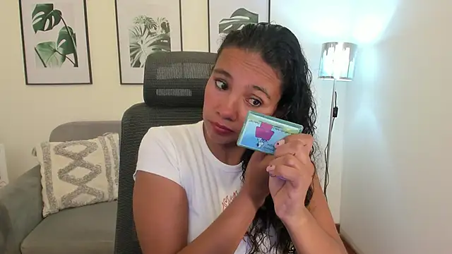 Snapshot of leslyflorez chatting on 02/15/25, 09:17 leslyflorez online show from 02/15/25, 09:17