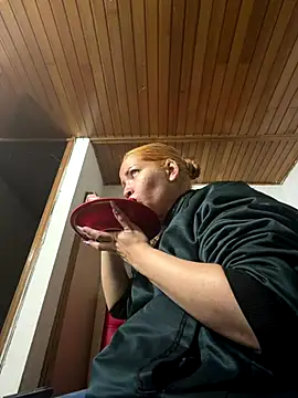 Snapshot of THEBOSSLARA chatting on 12/19/25, 11:29 THEBOSSLARA online show from 12/19/25, 11:29