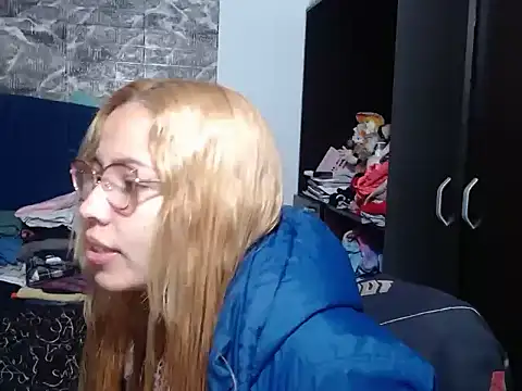 Snapshot of THEBOSSLARA chatting on 11/13/25, 11:30 THEBOSSLARA online show from 11/13/25, 11:30