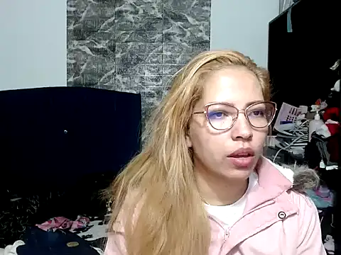 Snapshot of THEBOSSLARA chatting on 11/10/25, 08:25 THEBOSSLARA online show from 11/10/25, 08:25