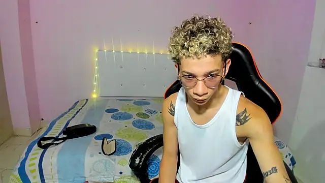 Snapshot of mateodeamjo chatting on 11/05/25, 06:27 mateodeamjo online show from 11/05/25, 06:27