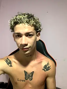 Snapshot of mateodeamjo chatting on 11/10/25, 11:43 mateodeamjo online show from 11/10/25, 11:43