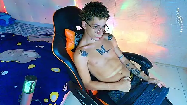 Snapshot of mateodeamjo chatting on 11/25/25, 08:03 mateodeamjo online show from 11/25/25, 08:03