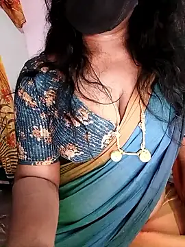 Snapshot of louise92 chatting on 05/27/26, 08:11 louise92 online show from 05/27/26, 08:11