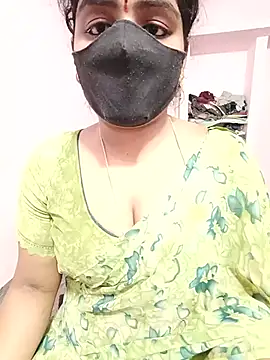 Snapshot of louise92 chatting on 07/09/26, 03:11 louise92 online show from 07/09/26, 03:11