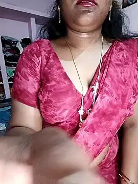 Snapshot of louise92 chatting on 05/17/26, 07:52 louise92 online show from 05/17/26, 07:52