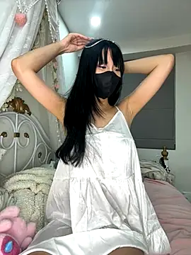 Snapshot of Gyuu-Nyuu chatting on 11/27/25, 11:43 Gyuu-Nyuu online show from 11/27/25, 11:43