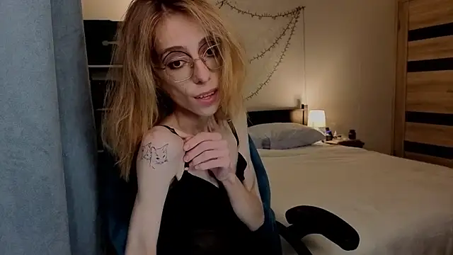 amber quell here online show from 09/18/25, 03:15