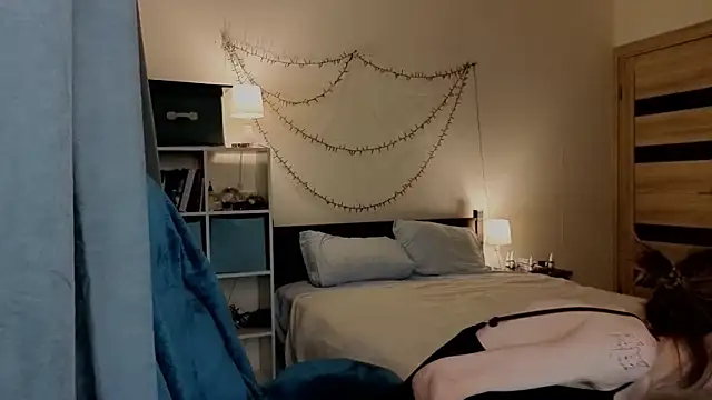 amber quell here online show from 10/09/25, 03:12