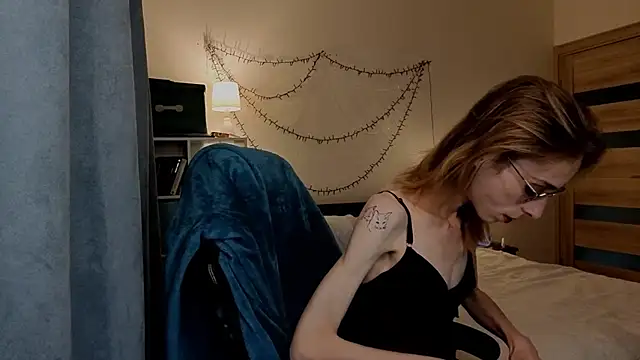 amber quell here online show from 09/12/25, 02:17