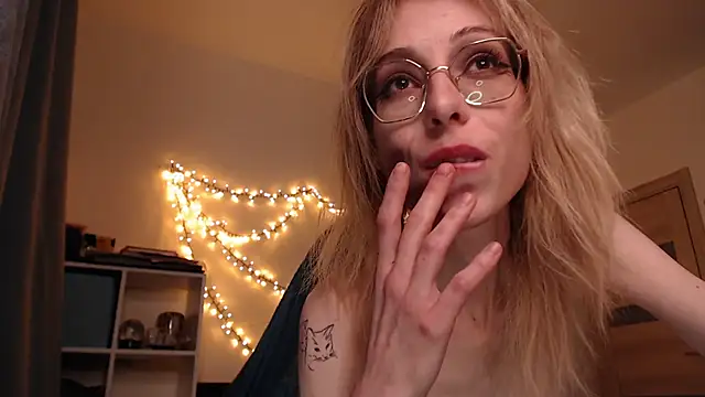 amber quell here online show from 02/28/25, 05:15