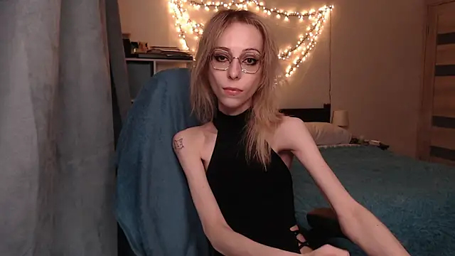 amber quell here online show from 03/01/25, 02:13