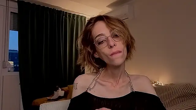 amber quell here online show from 03/01/26, 04:40