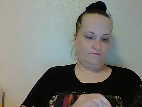 Snapshot of _squirty_cum_lady_ chatting on 03/13/25, 08:32 squirty cum lady online show from 03/13/25, 08:32
