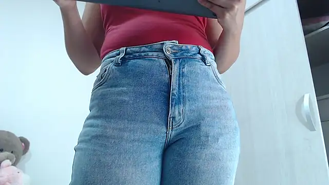 Amelia Debora Antonella online show from 10/24/25, 12:48