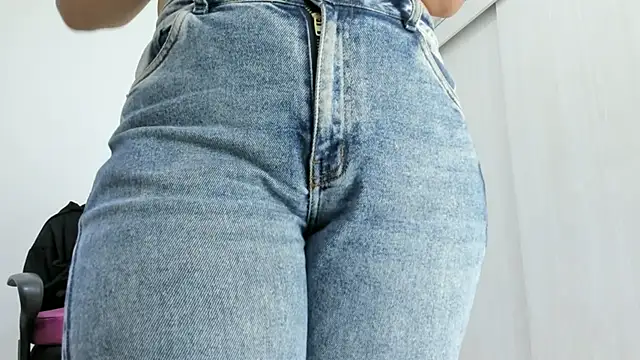 Snapshot of Amelia_Debora_Antonella chatting on 02/11/26, 03:34 Amelia Debora Antonella online show from 02/11/26, 03:34