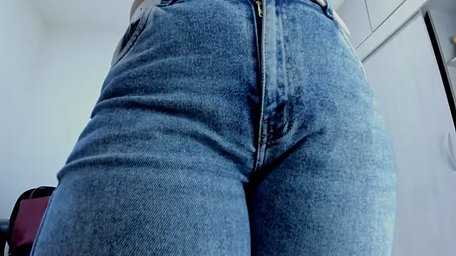 Amelia Debora Antonella online show from 03/03/26, 01:29